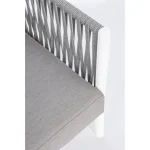 Vrtni trosed FLORENCIA je dobavljiv beli barvi. Okvir je iz aluminija (prašno barvan). Tkanje je iz vrvi- 100% poliester. Sedežne in hrbtne blazine imajo