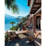 Zložljivi vrtni stol C-BR NOEMI je narejen iz lesa z oljnim premazom. Stol je zložljiv. Material: - Les Barva: - Akacijev les Dimenzije: širina: 55cm