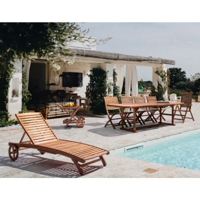 Zložljivi vrtni stol VIKI Zložljivi vrtni stol VIKI . Zložljivi vrtni stol VIKI je narejen iz lesa z oljnim premazom. Stol je zložljiv. Material: - Les Barva: - Akacijev les