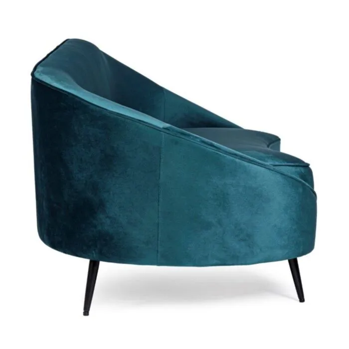 Zofa SERAPHIN Zofa SERAPHIN . Zofa SERAPHIN ima okvir iz lesa in kovinske noge. Ima neodstranljivo prevleko iz poliestra ki oddaja žametni učinek. Polnilo je poliuretanska