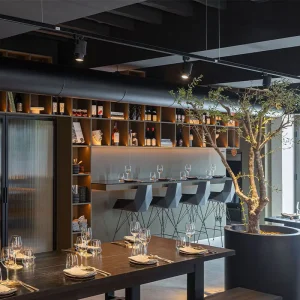 Gostinski stoli in mize