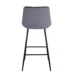 Barski stol VIKA velvet je odlična rešitev za kombiniranje v minimalističen ali industrijski stil prostora. Kombinacija prešitega blaga s črnimi