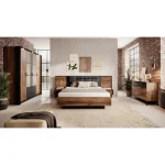 Garderobna omara HILTON je izvirna in stilska. Vsebuje harmonijo čudovitih dekorjev barv: antracit in kostanj. Garderobna omara je opremljena z ogledali,