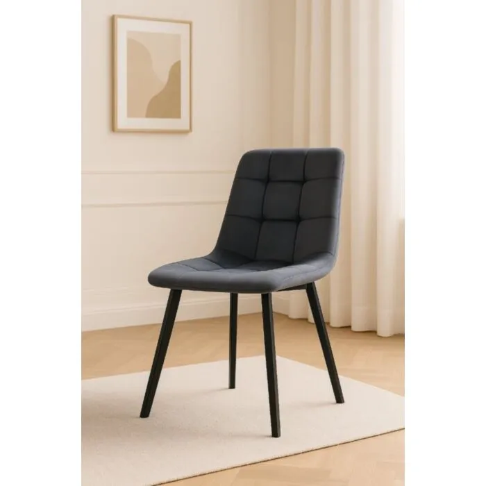 Jedilni stol MILA - LUX velvet siva Jedilni stol MILA - LUX velvet siva je odlična rešitev za kombiniranje v minimalističen ali industrijski stil prostora. Kombinacija sivega prešitega blaga