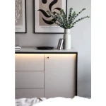 Komoda GRIZLI 2 je dvostranski kos pohištva. Zasnovana je kot dodatek za v spalnico, pisarno, dnevno sobo, predprostor ali prostor kjer potrebujete dodatno