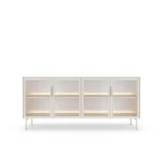 Komoda LUMPI kašmir ni le osupljiva temveč tudi praktična. Elegantna barva naredi kolekcijo brezčasno in elegantno. Steklo na frontah daje pohištvu