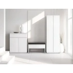 Komoda SIMBAS je eleganten kos pohištva za vaš hodnik, garderobo ali ostale prostore, kjer potrebujete organizacijo in prostor za shranjevanje. Narejena je