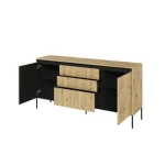 Komoda TERA 3 ni le primerna za shranjevanje, temveč tudi edinstven kos pohištva, ki pritegne pozornost že od trenutka, ko jo zagledate. Zahvaljujoč