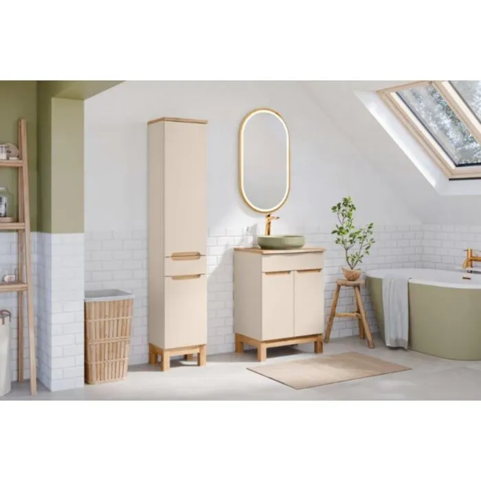 Kopalniški blok BORI 60 2 Kopalniški blok BORI 60 je hkrati enostaven in eleganten. Elementi so nežne kašmir barve v kombinaciji s hrastom, to je popolna kombinacija, ki se poda