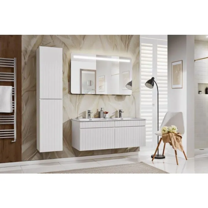 Kopalniški blok SUMMER 120 Kopalniški blok SUMMER 120 je hkrati enostaven in eleganten, odlikujejo ga vertikalne žlebovi in integriran oprijem – ta kombinacija naredi kolekcijo