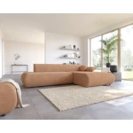 Kotna sedežna garnitura PIKULA je osupljiv kos pohištva z brezčasnim slogom, ki se bo podal k vsakemu dekorju. Njene zaokljene, mehke oblike in