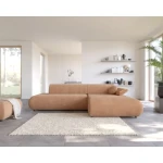 Kotna sedežna garnitura PIKULA je osupljiv kos pohištva z brezčasnim slogom, ki se bo podal k vsakemu dekorju. Njene zaokljene, mehke oblike in