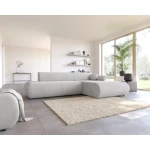 Kotna sedežna garnitura PIKULA 2 je osupljiv kos pohištva z brezčasnim slogom, ki se bo podal k vsakemu dekorju. Njene zaokljene, mehke oblike in