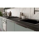 Kuhinjski blok ARIANA 390 cm je elegantna kuhinja v več barvnih kombinacij. Kuhinja je izdelana iz oplemenitenih ivernih plošč debeline 16 mm, prevlečenih