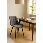 Kuhinjski stol TARIK siva tkanina je odlična rešitev za kombiniranje v minimalističen ali industrijski stil prostora. Kombinacija sivega prešitega blaga s