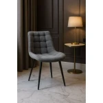 Kuhinjski stol TARIK siva tkanina je odlična rešitev za kombiniranje v minimalističen ali industrijski stil prostora. Kombinacija sivega prešitega blaga s