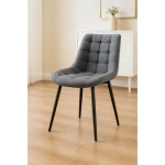 Kuhinjski stol TARIK siva tkanina je odlična rešitev za kombiniranje v minimalističen ali industrijski stil prostora. Kombinacija sivega prešitega blaga s