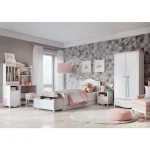 Nočna omarica BELLA je idealna za vsako dekliško spalnico. Ima moderen dizajn s kančkom otroškega pridiha. Čiste linije in sodobna barvna kombinacija