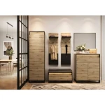 Obešalnik za predsobo KVIN je kakovosten in eleganten kos pohištva. Ne le, da odlično izkorišča razpoložljivost prostora, temveč vam omogoča tudi