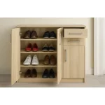 Omara za čevlje ROCKY je eleganten kos pohištva, ki popestri vaš prostor. Njen poseben dizajn vas bo navdušil, saj prinese vašemu prostoru eleganco in