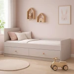 Otroška in mladinska soba SNEŽINKA je sestavljena iz kar štirih kakovostnih elementov: Omare, postelje, pisalniške mize in predalnika. Predalnik s štirimi