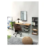 Pisalna miza LINE WOOD črna je dobavljiva v črno-rjavi barvi. Hrbet in desna stranica sta iz kaljenega stekla, debeline 10mm. Vrh, police in leva stran pa so