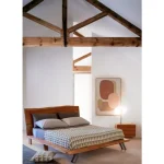 Postelja 2P ARON je visokokakovosten kos pohištva. Zaradi svojih kakovostnih materialov je postelja 2P ARON trpežna in elegantna. Okvir je narejen iz