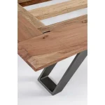 Postelja 2P ARON je visokokakovosten kos pohištva. Zaradi svojih kakovostnih materialov je postelja 2P ARON trpežna in elegantna. Okvir je narejen iz