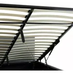 Postelja DODO - siva, je eleganten kos pohištva, ki zagotavlja prijeten počitek. Narejen je iz žametnega blaga, kar zagotavlja prijeten počitek. Ima