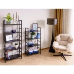 Regal LOFI 2, je eleganten in kakovosten kos pohištva. Narejen je iz kakovostne kovine, kar pripomore k dodatni stabilnosti. S svojo obliko je zelo priročen.