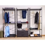 Regal RINKO z možnostjo obešanje ter shranjevanja v prostoren predal je praktičen in univerzalen. Združuje sodoben slog s funkcionalnostjo. Narejena je iz