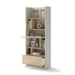 Regal za posteljo v omari METULJ je elegantna in prostorna. Omara ima sistem za odpiranje na dotik "PUSH TO OPEN". Mehanizem odpiranja na dotik odpravlja