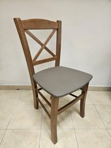 Stol MARIO je izdelan iz kakovostnega masivnega lesa, ki zagotavlja stabilnost in trpežnost. Na voljo je v barvi hrast. Sedišče je na voljo v masiva hrast