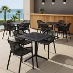 Stol RIO v barvi grafit/črna je moderen stol izdelan iz polipropilena, kateremu so dodana steklena vlakna za še večjo trdnost. Stol je namenjen tako za