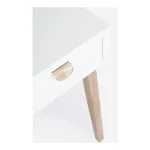 Toaletna mizica 3C FOLIUM je narejen iz laminirane plošče in ima kovinske ročaje v obliki cveta v zlati barvi. Zaradi svoje oblike in visokokakovostnih