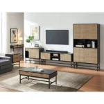 Visoka komoda SINI je moderen in eleganten kos pohištva. Odlično se poda v vsak prostor, zaradi svojega edinstvenega dizajna. Je v črni barvi s kombinacijo