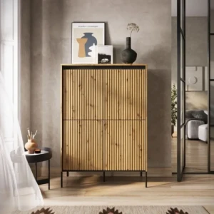 Visoka komoda TERA, ni le pohištvo, ki ponuja veliko prostora za shranjevanje, temveč vaši notranjosti doda tudi eleganco in slog. Visoka komoda ne bo le