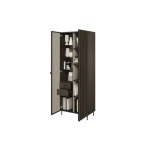 Vitrina HORIZON je večnamenski kos pohištva, ki ne omogoča le shranjevanja in razstavljanja različnih predmetov, temveč služi tudi kot dekorativni kos