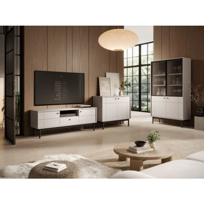 Dnevni regal JAPONI kašmir je elegantna in preprosta izbira za vaš dom. Sestavljen je iz kar treh velikih in prostornih kosov pohištva: TV omarica, komoda