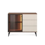 Dnevni regal VILMA je sestavljen iz kar treh kakovostnih kosov pohištva: TV regala, komode ter vitrine. Poleg tega prejmete tudi LED osvetlitev za vsak kos