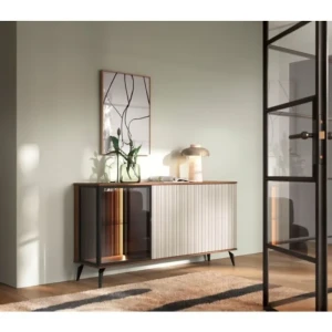 Komoda VILMA je sodobna in elegantna. Narejena je iz kakovostnega MDF-ja in visokokakovostnega stekla. Zaradi svoje oblike in visokokakovostnih materialov je