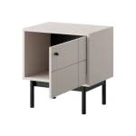 Nočna omarica JAPONI kašmir je elegantna in preprosta. Odlično se poda v vsak dnevni prostor. Narejena je iz visokokakovostnih materialov, kar zagotavlja