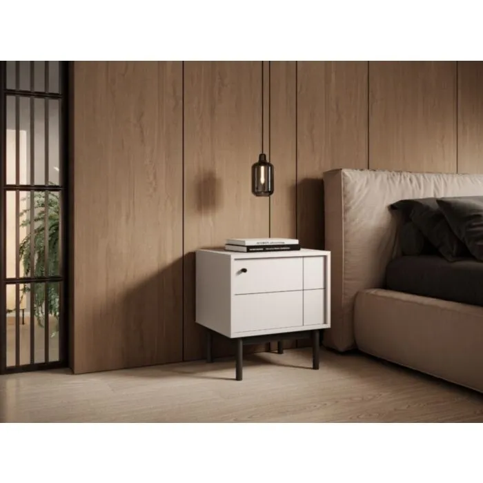 Nočna omarica JAPONI kašmir je elegantna in preprosta. Odlično se poda v vsak dnevni prostor. Narejena je iz visokokakovostnih materialov, kar zagotavlja