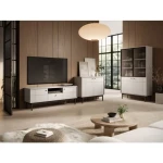 Regal JAPONI kašmir je elegantna in preprosta. Odlično se poda v vsak dnevni prostor. Narejena je iz visokokakovostnih materialov, kar zagotavlja trdnost in