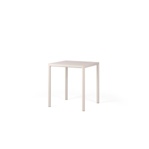 Vrtna miza PIAVE 70. Vrtna klubska mizica Piave, s strukturo regenerirane smole z visoko vsebnostjo recikliranih materialov. Vrtno pohištvo je izdelano iz