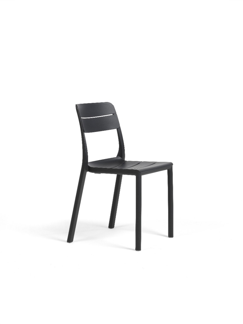 Vrtni stol CASSIA- Antracit Vrtni stoli CASSIA - Nardi. Vrtni stol CASSIA priznanega Italijanskega proizvajalca NARDI. Stol Cassia je izdelan iz enakomerno obarvane polipropilenske smole