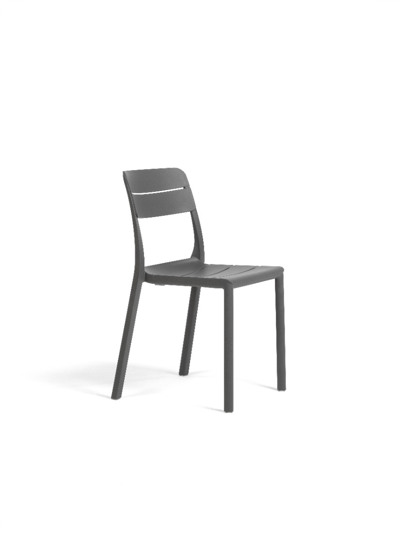 Vrtni stol CASSIA- Basalto Vrtni stoli CASSIA - Nardi. Vrtni stol CASSIA priznanega Italijanskega proizvajalca NARDI. Stol Cassia je izdelan iz enakomerno obarvane polipropilenske smole