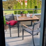 JEDILNI NASLONJAČ ORIS FIX ALU + TEKSTILEN + EVKALIPTUS – kovinski stol naterial temno siv