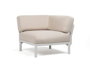 Vrtni kotni element Maximo v Gesso barvi. Vrtni kotni element Maximo, s strukturo regenerirane smole z visoko vsebnostjo recikliranih materialov. Okvir