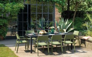 Vrtna garnitura RIO 210+8x TRILL v antracit/agave barvni kombinaciji. Moderna raztegljiva vrtna garnitura proizvajalca NARDI. Garnituro sestavlja raztegljiva